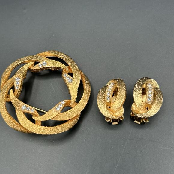 VTG Eisenberg Ice Rhinestone Wreath Brooch Pin, Clip On Earrings Set Goldtone - Picture 2 of 12